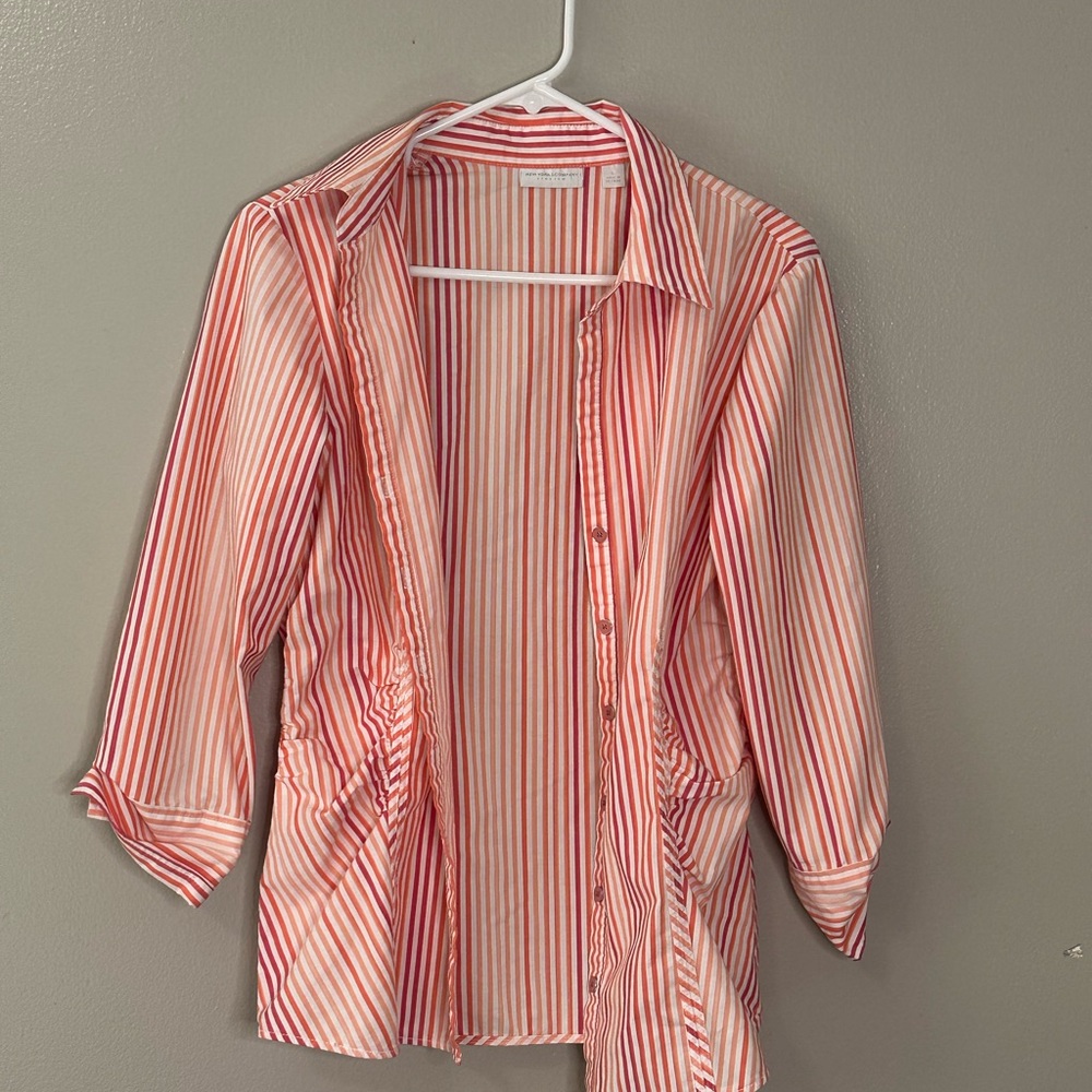 New York & Company Red and White 3/4 Sleeve Button Down Blouse